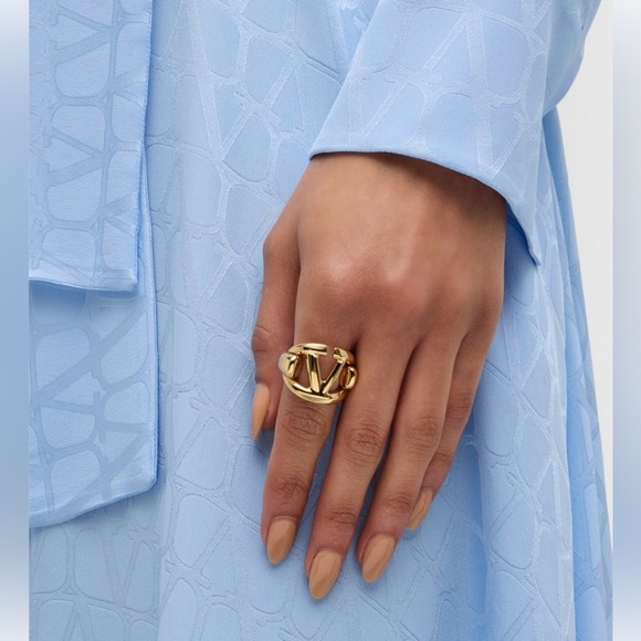 Valentino ring - Picture 1 of 8